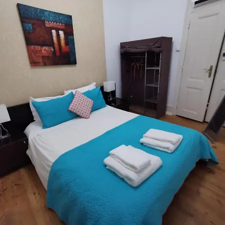 Our Little Spot In Chiado Pensión 3*
