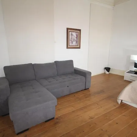 Our Little Spot In Chiado 게스트하우스 3*