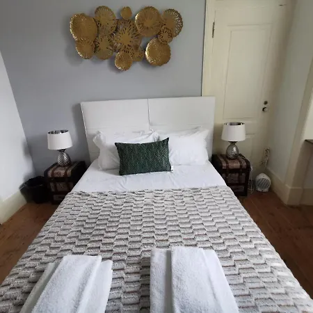 Our Little Spot In Chiado Pensión 3*